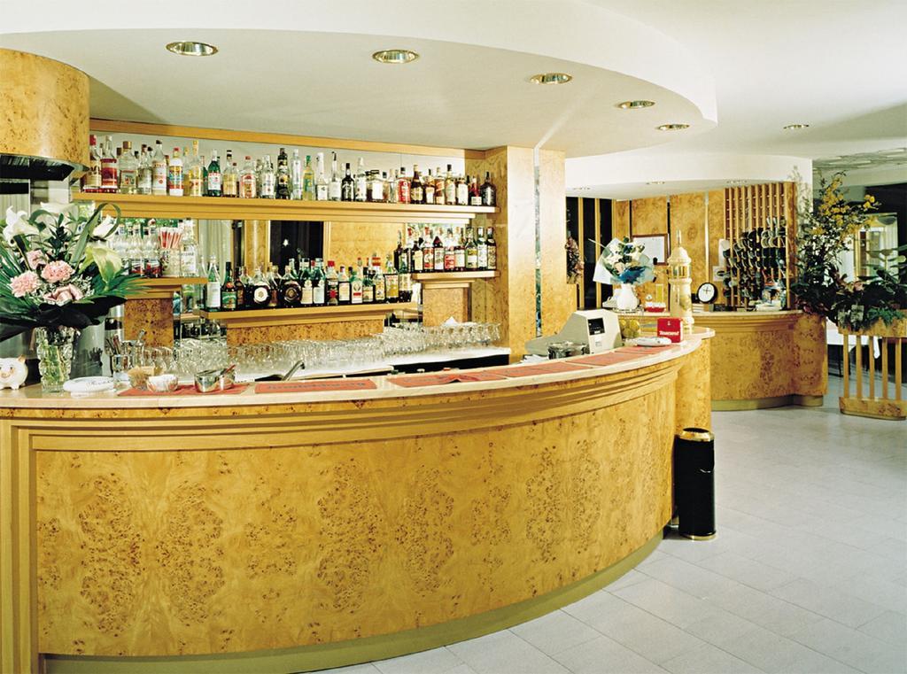 Hotel Aquila D'Oro Misano Adriatico Eksteriør billede