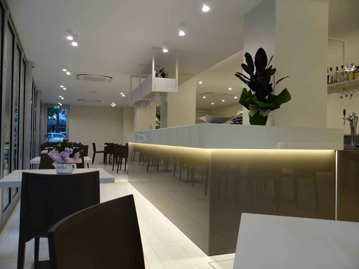 Hotel Aquila D'Oro Misano Adriatico Eksteriør billede