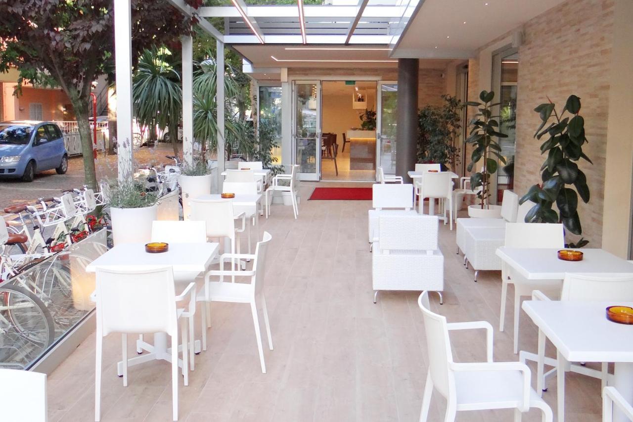 Hotel Aquila D'Oro Misano Adriatico Eksteriør billede
